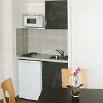 Sejours & Affaires Le Clos Beaumois 2*