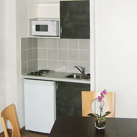 Sejours & Affaires Le Clos Beaumois 2*