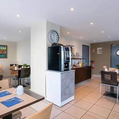 Sejours & Affaires Le Clos Beaumois Apart Otel 2*