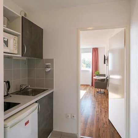 Sejours & Affaires Le Clos Beaumois Apart-hotel 2*