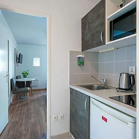 Sejours & Affaires Le Clos Beaumois 2* Кан