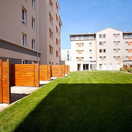 Sejours & Affaires Le Clos Beaumois Апарт-отель Кан