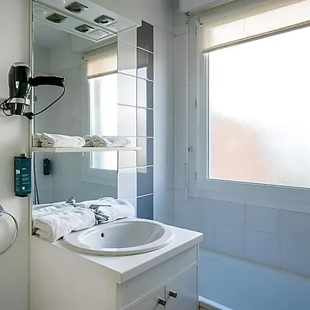 Апарт-отель Sejours & Affaires Le Clos Beaumois