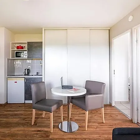 Sejours & Affaires Le Clos Beaumois Апарт-отель 2*