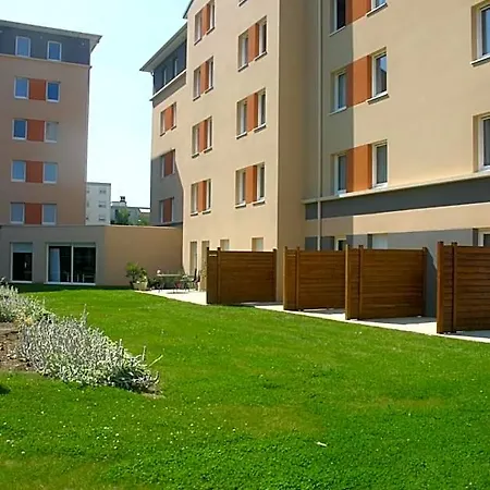 Апарт-отель Sejours & Affaires Le Clos Beaumois