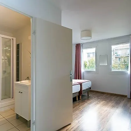 Sejours & Affaires Le Clos Beaumois 2* Кан
