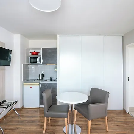Séjours&affaires Le Clos Beaumois Aparthotel