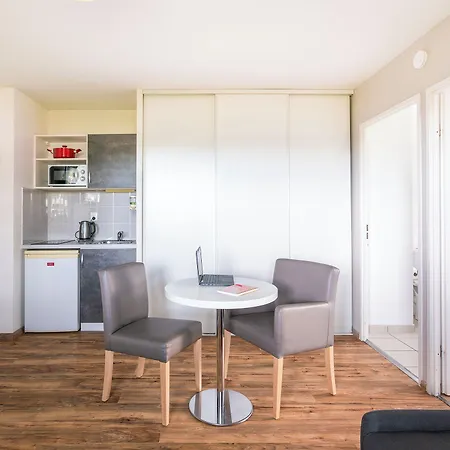 Aparthotel Séjours&affaires Le Clos Beaumois 2*