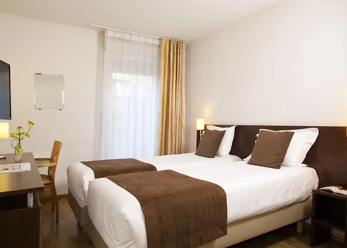 セジュール＆アフェール ル クロ ボーモワ 2*