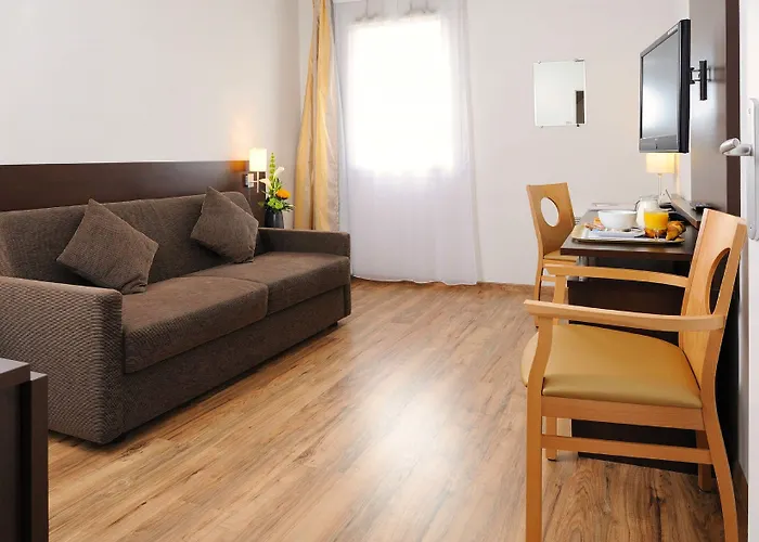 Aparthotel Sejours & Affaires Le Clos Beaumois 2*