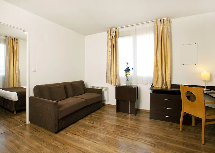 Aparthotel Sejours & Affaires Le Clos Beaumois 2*