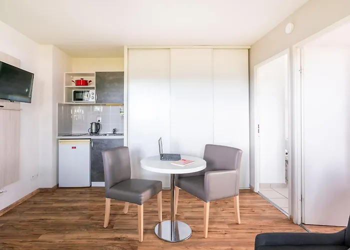 Aparthotel Sejours & Affaires Le Clos Beaumois 2*