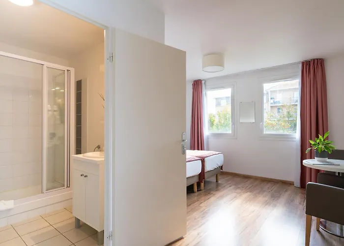 Sejours & Affaires Le Clos Beaumois Aparthotel