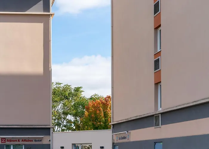 Aparthotel Sejours & Affaires Le Clos Beaumois 2*