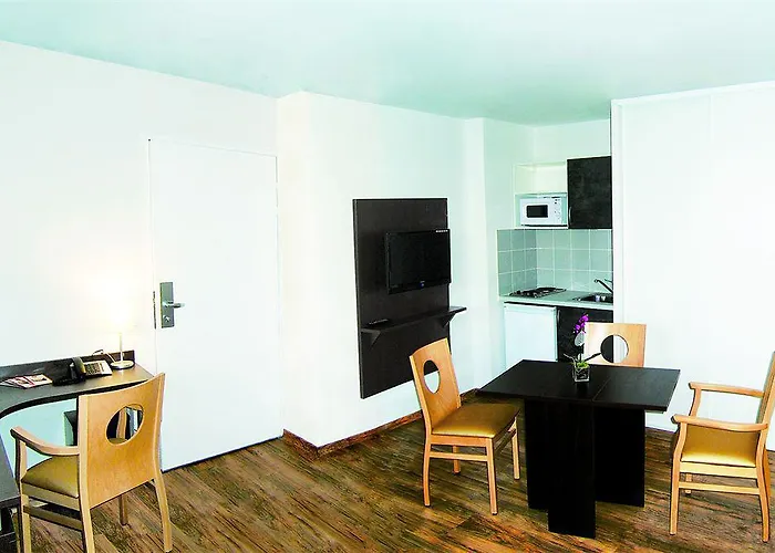 セジュール＆アフェール ル クロ ボーモワ